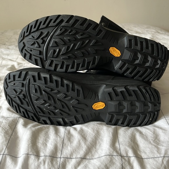 UGG "Butte" Black Waterproof mid calf leather black men's boots size 12 - Picture 5 of 9